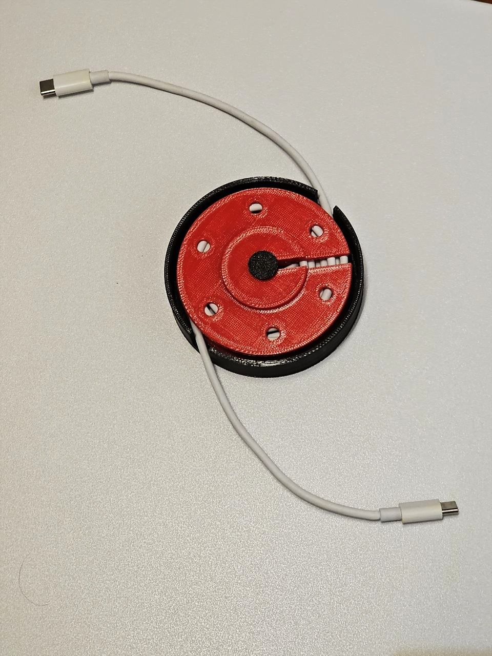 Cable Reel — organizador de cable USB-C con tapa