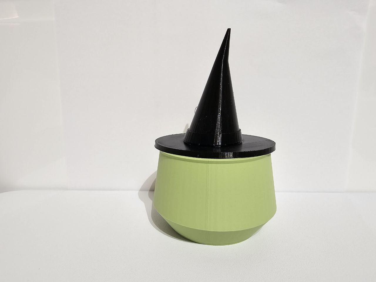 Sombrero de bruja — soporte de anillos y tapa de cuenco